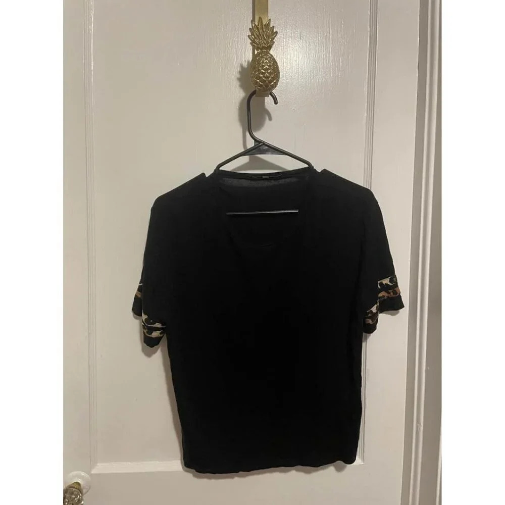 Raggs To Riches Women’s Size Medium Black T Shirt With Cheetah Trim